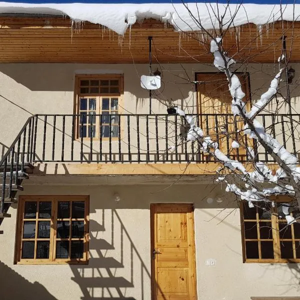 Guesthouse Robi, hotel v destinaci Mestia