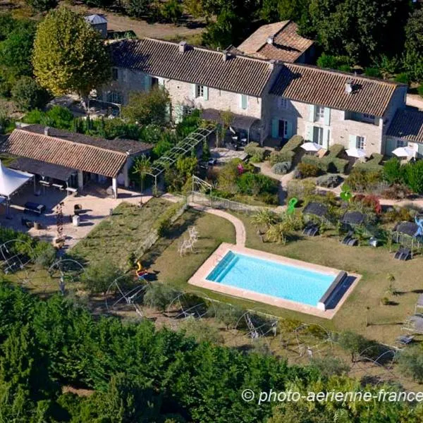 MAS DES FIGUES - très calme - Certifié Biologique FRBio10 - jardin naturel écologique vivant - piscine 12x6- Copieux brunch paysan méditerranéen du jardin cuisine maison huile d'olive- Agritourisme-Alpilles Saint Rémy de Provence-du 01 mai au 29 septembre, hotel a Saint-Rémy-de-Provence