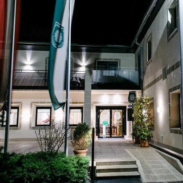 Schlosstaverne Thannhausen: Anger şehrinde bir otel