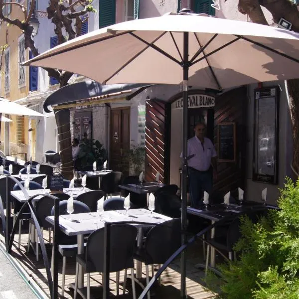 Auberge du cheval blanc, hotel v Ajacciu