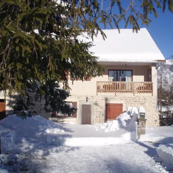 Le Rocher des Ducs, Appartement & Chambres, abris voitures et motos, ξενοδοχείο σε Le Glaizil