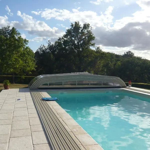 Le Moulin du Cluzeau, hotel di Thollet