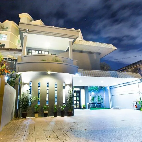 G Beach Front Villa, hotel v destinaci Batu Feringgi