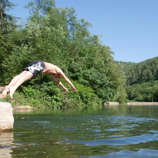 Camping des Drouilhèdes, hotell sihtkohas Peyremale
