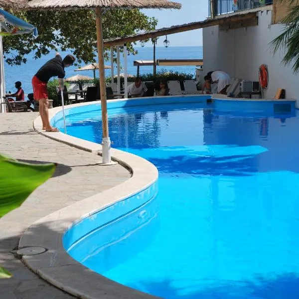 Hotel Kanelli Beach, hotel in Ayía Eléni