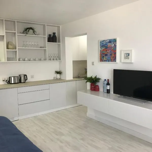 Sea View Holiday Apartment, hotel a Larnaka