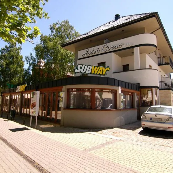 Hotel Corso、Balatonszabadi Fürdőtelepのホテル