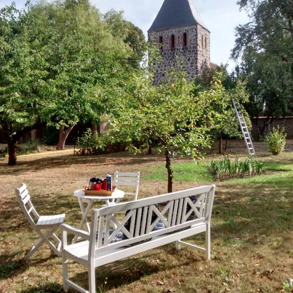 Herberge im "alten Pfarrhaus" in Schmergow am Havel-Radweg, hotel en Ribbeck