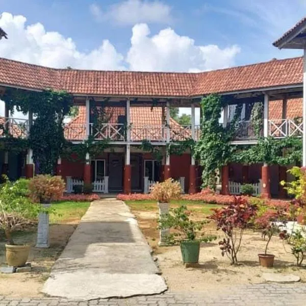 Iz Village, hotel in Kampong Dalam Ru