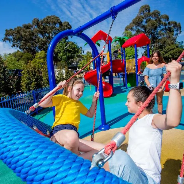 BIG4 Melbourne Holiday Park، فندق في Mill Park