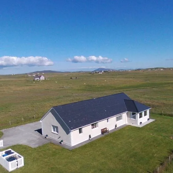 Tranquil Sands Holiday Home, hotel em Lochmaddy