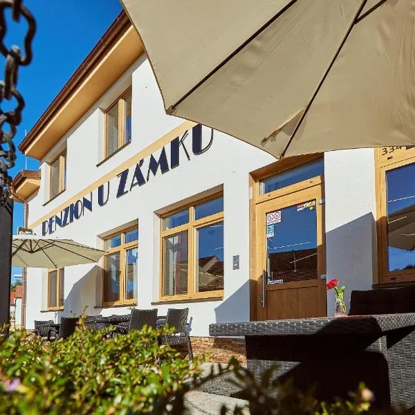Penzion U Zámku, hotel v destinaci OÅ™echov