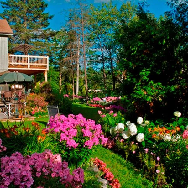 Gîte au Pied du Courant de Gilbert Desjardins, hotel v destinaci Mont-Laurier