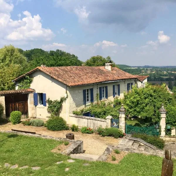 Grange Bleuet – hotel w mieście Aubeterre-sur-Dronne