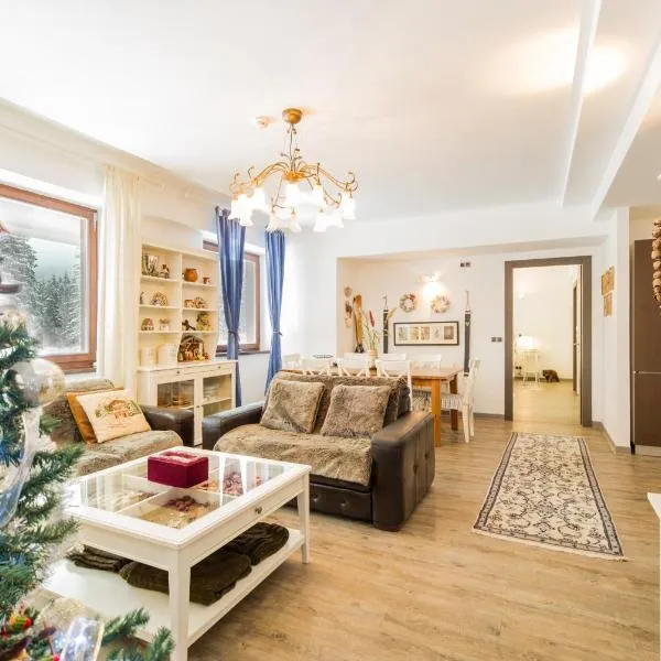 Charming 3-Bedroom Apartment: Poiana Brasov şehrinde bir otel