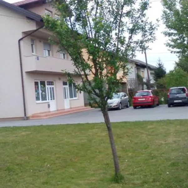 Kuc kuc apartmani, hotel v destinaci Galović-Selo