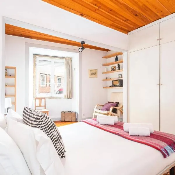 Alfama's Flat with a National Pantheon view