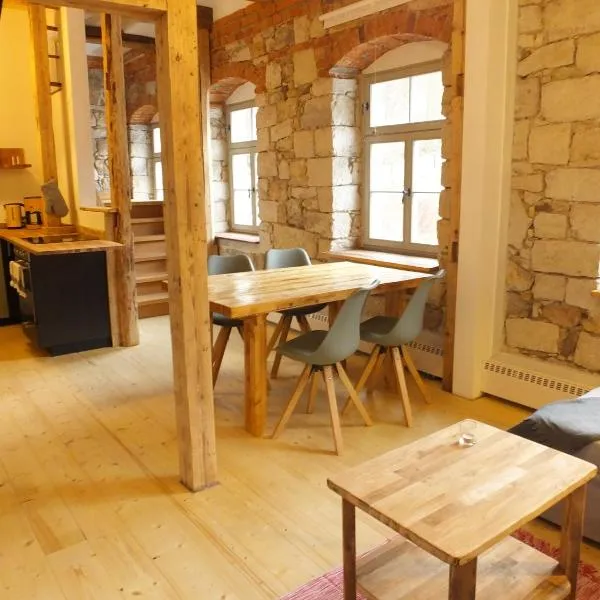 "Kutscherstube" - Hammergut Neidberg, hotel en Bielatal