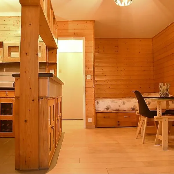 F1 entier Cosy style CHALET Montgeron, Proche Paris, hotell i Montgeron