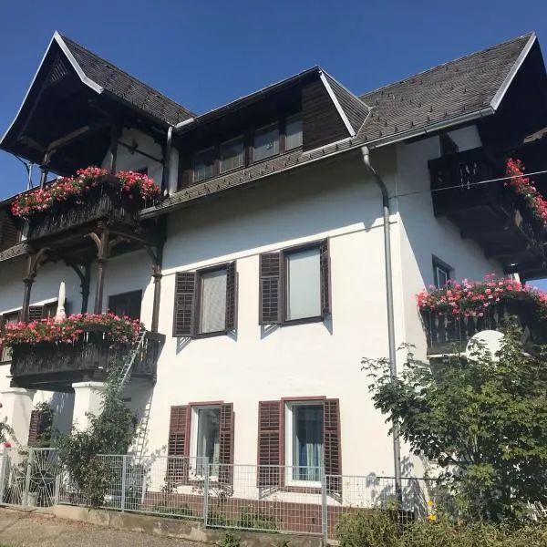 Villa Nusswald โรงแรมในครุมเพนดอร์ฟ อัม เวอร์เทอร์ซี