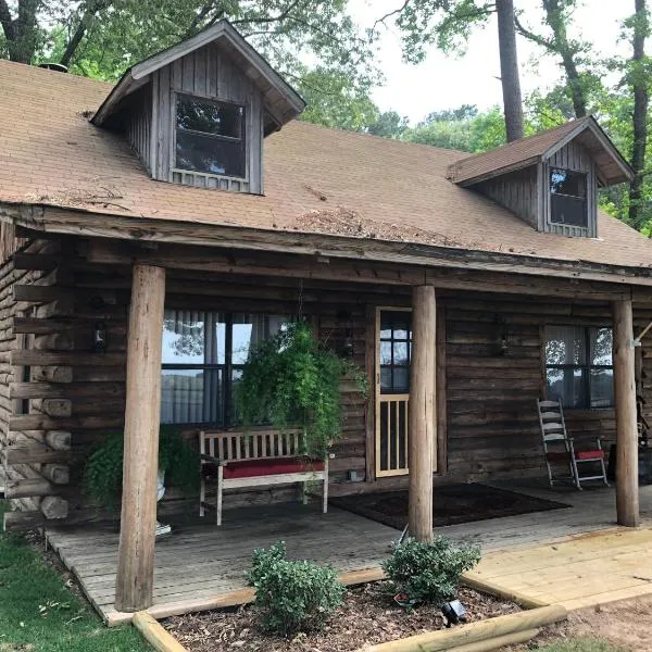 Cora's Main Log Cabin, hotel in Tyler