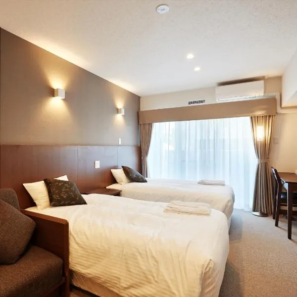 Creass Hotel Tsubogawa Marche, khách sạn ở Naha