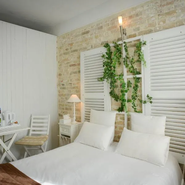 Logis Hôtel Restaurant l'Auberge Normande, hotel v destinácii Carentan