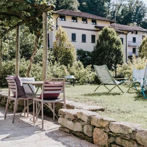 CHARMING MOMENT di Villa Porta - Residenza Ortensia, hotel v destinaci Luino