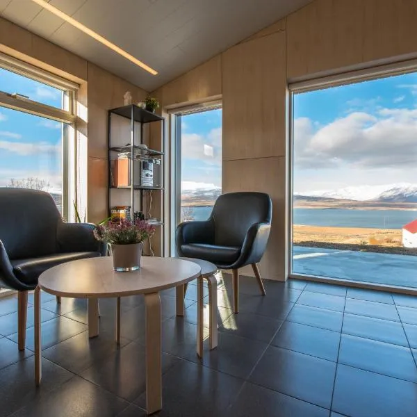 Apartment in the country, great view Apt. A, hotel en Sveinbjarnargerði