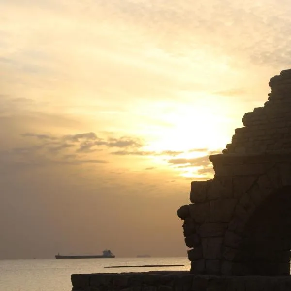 The Beach Garden Apt., hotel in Caesarea