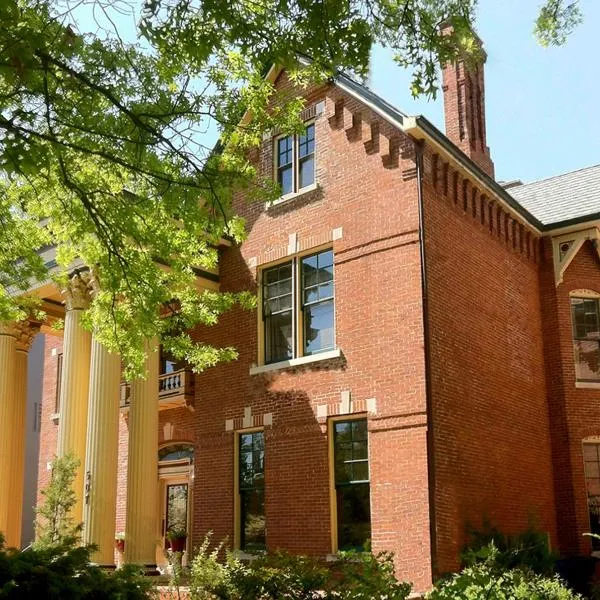 Lyndon House Bed & Breakfast, hotel di Lexington