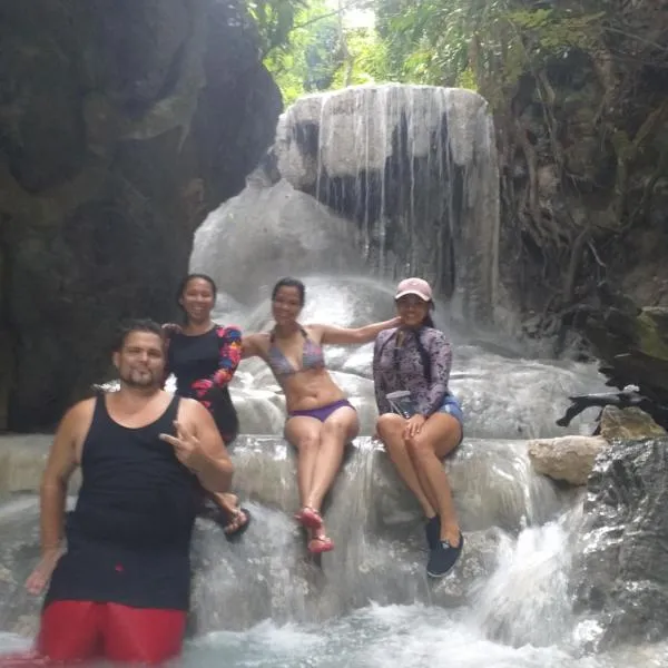 Soul Travellers Dagatan Guesthouse, hotel a Badian