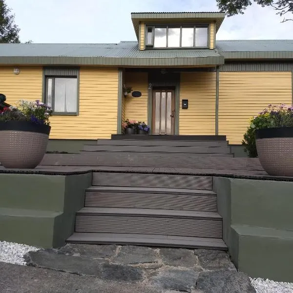 Eskifjörður에 위치한 호텔 Reydarfjordur Apartment