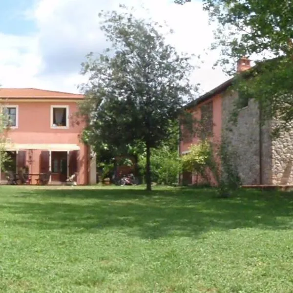 Rose Cottage Tuscany، فندق في فوسدينوفو