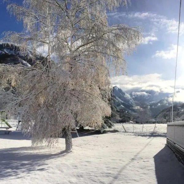 Camping Happy Pyrénées, hotel em Saligos