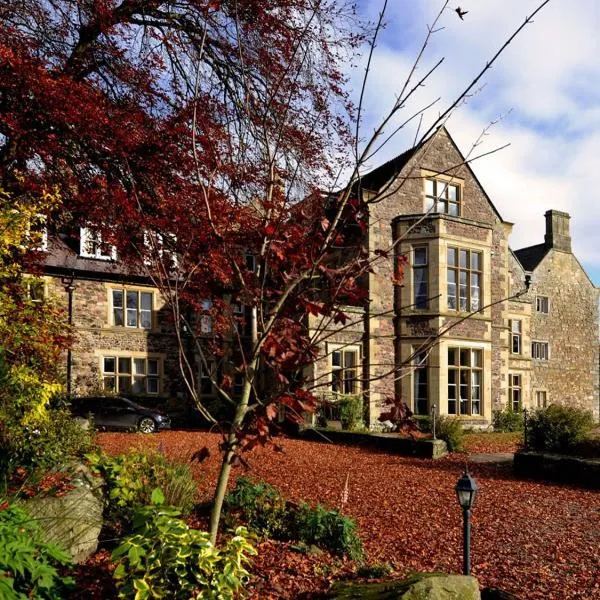 Clennell Hall Country House - Near Rothbury - Northumberland、Alwintonのホテル