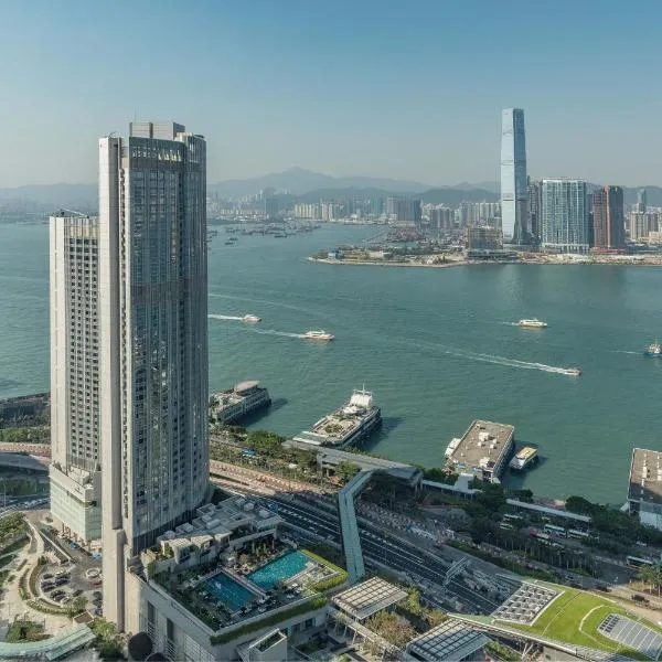 Four Seasons Hotel Hong Kong, hotel v Hong Kongu