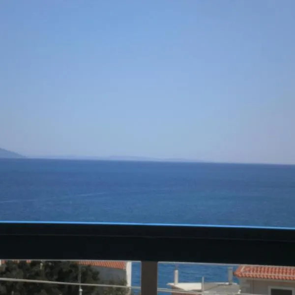 Seaview self catering apartment - Helen No 1, hôtel à Xiropigado