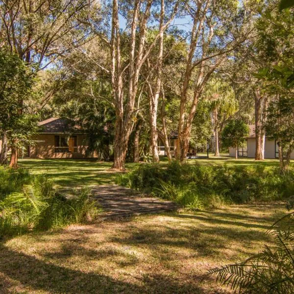 Boomerang Hideaway - at Tranquil acreage, hotel in Blueys Beach