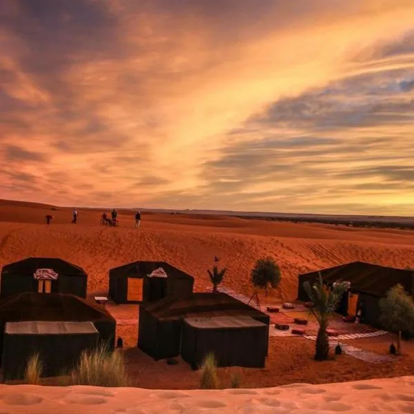 Camp Sahara Holidays، فندق في امحاميد