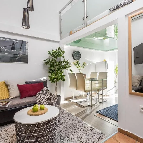 Molo Longo apartments: Rijeka şehrinde bir otel