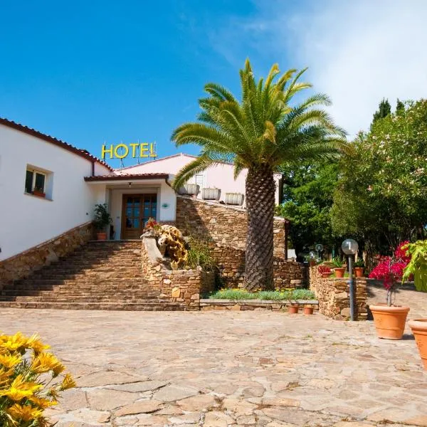 Hotel L'Aragosta: La Caletta'da bir otel