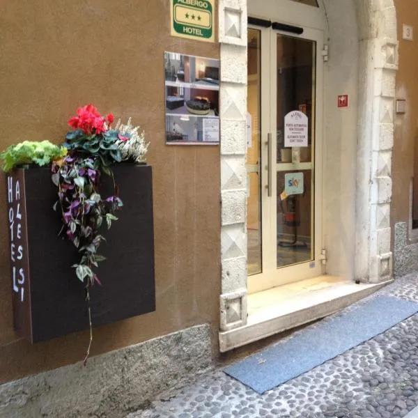 Alessi Appartamenti, hotel a Desenzano del Garda
