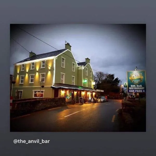 The Anvil Bar B&B, hotell i Killorglin