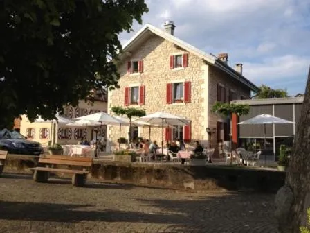Au Boeuf Rouge, hotel v destinaci Crassier