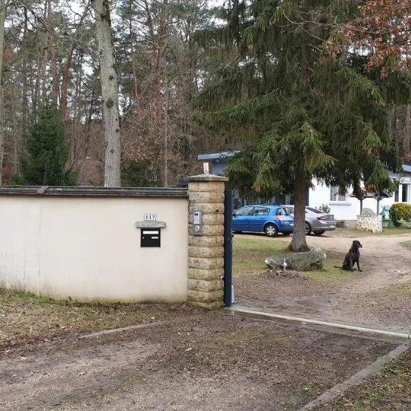 FORET DE FONTAINEBLEAU, chambre entrée privée., hotel din Arbonne-la-Foret