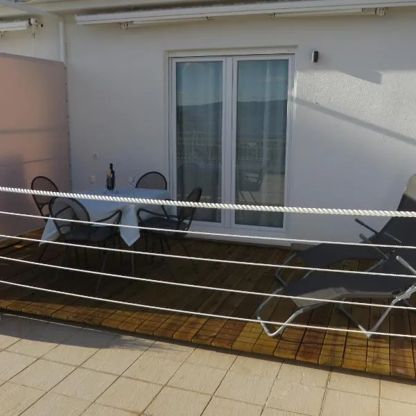 Apartmani Raos, hotel a Dugi Rat (Punta Lunga)