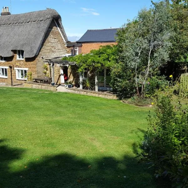 Pear Tree Cottage, hotel in Hellidon