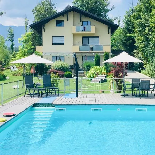 Haus am Wald, hotel v destinaci Faak am See