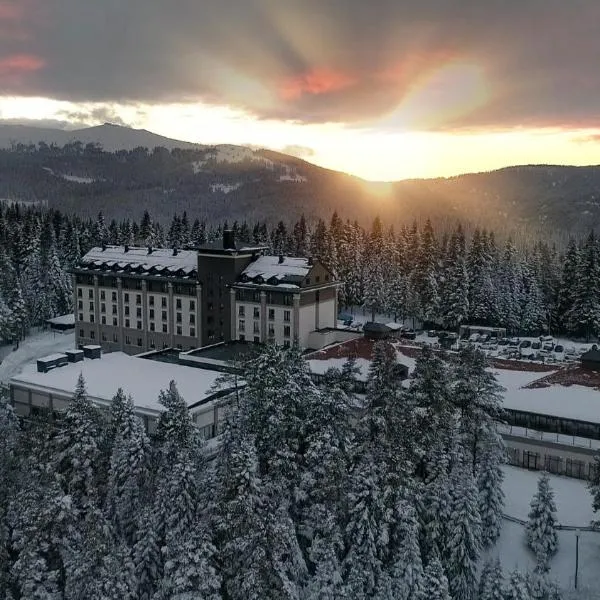 Jura Hotels Ilgaz Mountain Resort, хотел в Çomar